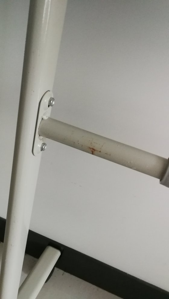 总体坚固可靠,不过有些地方掉漆生锈了