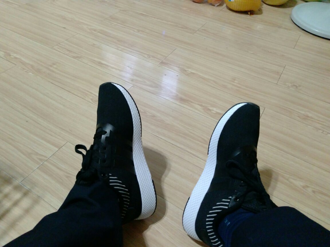物流超级赞,昨晚买的,今早就到货,实物与图片完全一致,穿起舒适,性价比超高