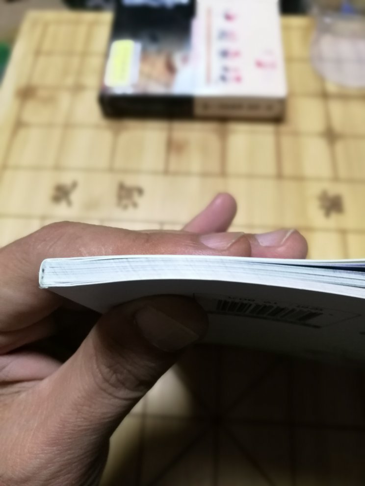 儿子小学二年级,班主任推荐的本季度必读书目,趁着搞活动,抓紧采购!正品,印刷清晰,纸张也不错!这个版本的不是注音版,多亏生字不多,儿子应该还是能独立阅读!