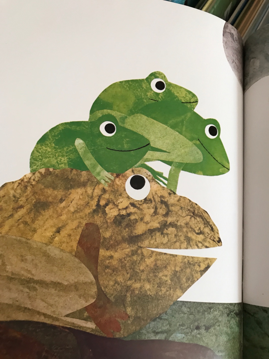 很暖心的绘本,纸张很好,画风精美,快递超给力,绘本对于孩子语言和性格培养大有帮助,孩子很喜欢,很有兴趣,服务也好,很赞,图书很赞赞?