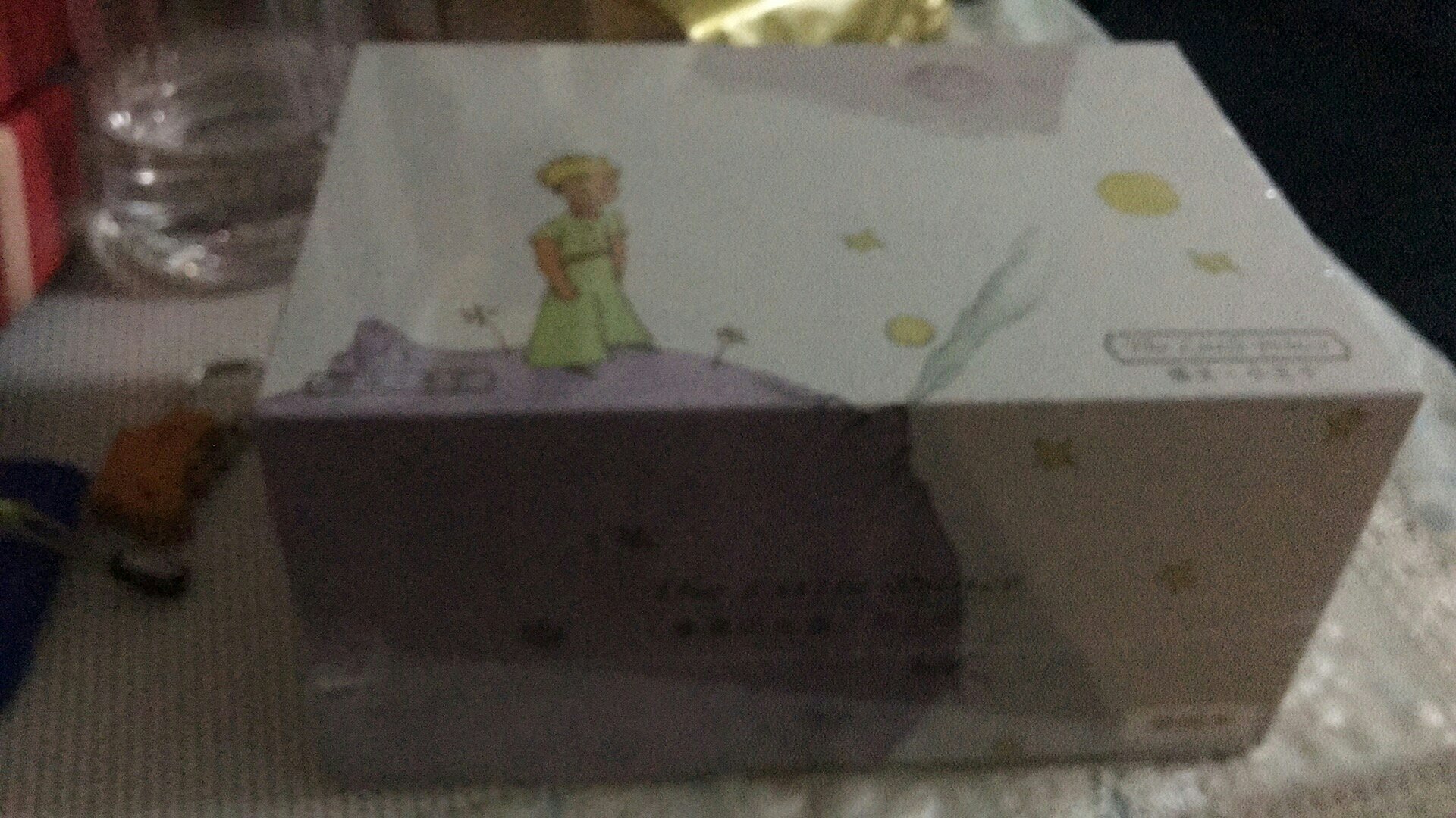 很漂亮,送礼佳品!时间刚刚好!