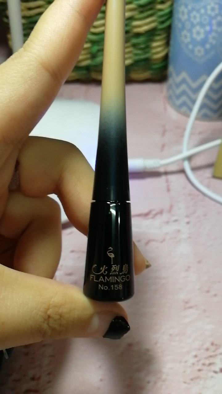笔头细,上色好,画起来感觉挺好用的,持久度也不错,小小的一只方便携带,性价比不错