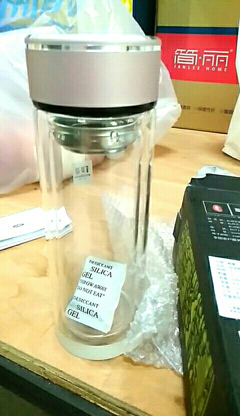 昨天下的单今天就收到货了.很快。质量很好款式也好看服务态度很好