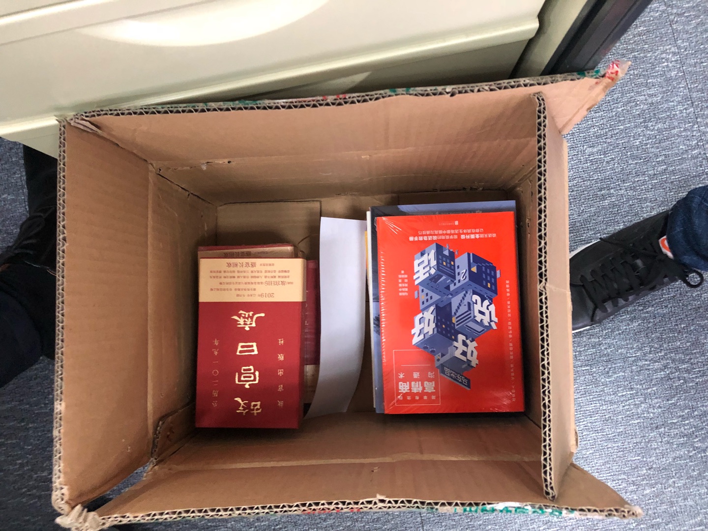 统一采购书籍,大家一起来读书,提升文化素养,棒棒滴。物流很好,包装也很好,都没有破损,很满意的购物。快递员叔叔这次辛苦啦
