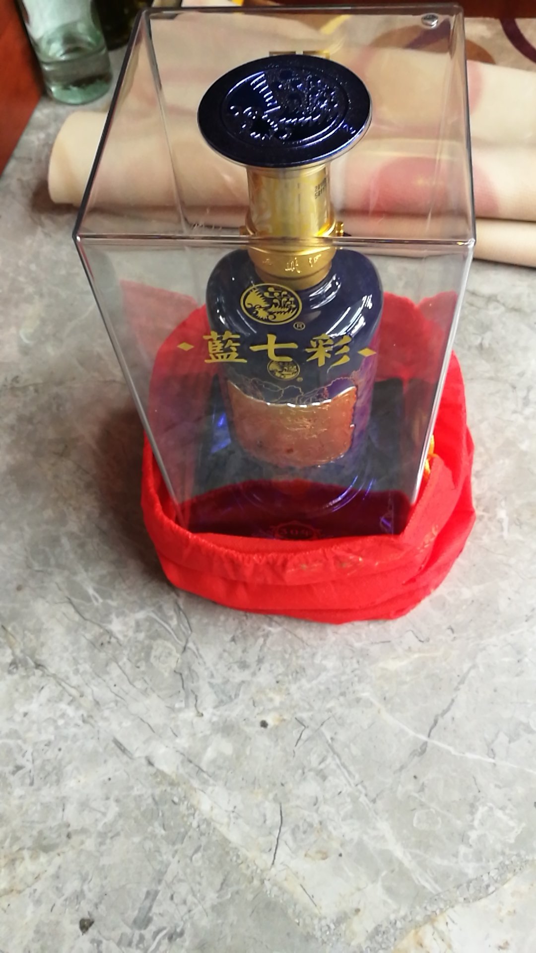 不错,不错!西凤蓝七彩到了,外观非常漂亮,非常喜欢,收藏了!