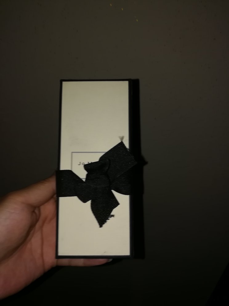 喜欢这款祖马龙香水,第一次买香水不错,快递小哥不错,服务好,热情。