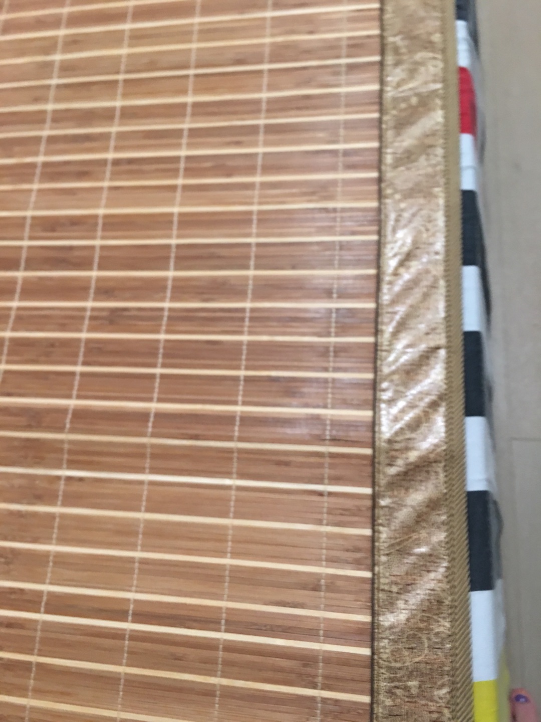 席子还算可以 有点毛刺 但不影响睡觉 总体来说还算好