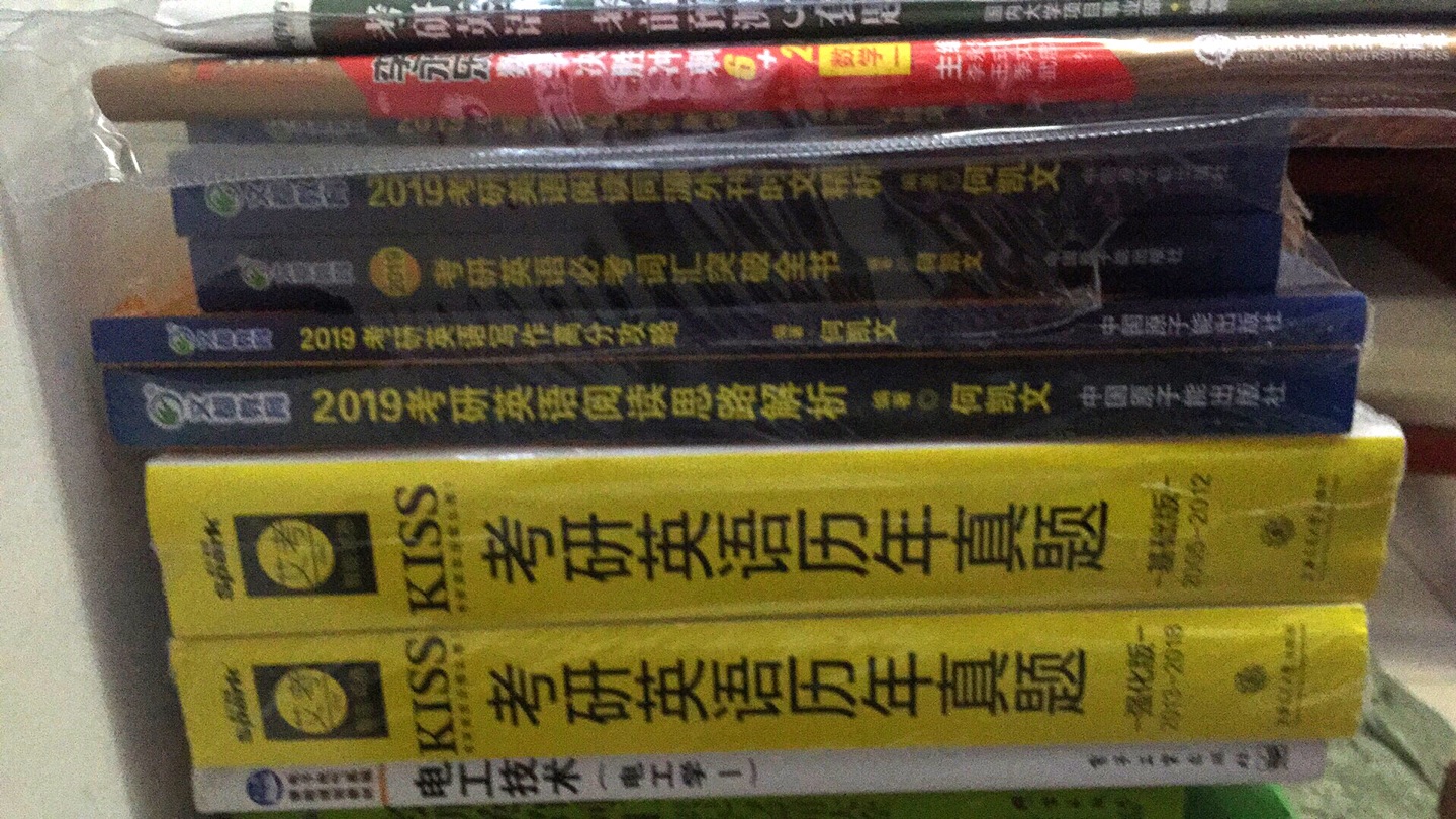 很棒 一天就到了 还没开始看。。。。。我为什么喜欢在买东西,因为今天买明天就可以送到。我为什么每个商品的评价都一样,因为在买的东西太多太多了,导致积累了很多未评价的订单,所以我统一用段话作为评价内容。购物这么久,有买到很好的产品,也有买到比较坑的产品,如果我用这段话来评价,说明这款产品没问题,至少85分以上,而比较垃圾的产品,我绝对不会偷懒到复制粘贴评价,我绝对会用心的差评,这样其他消费者在购买的时候会作为参考,会影响该商品销量,而商家也会因此改进商品质量。