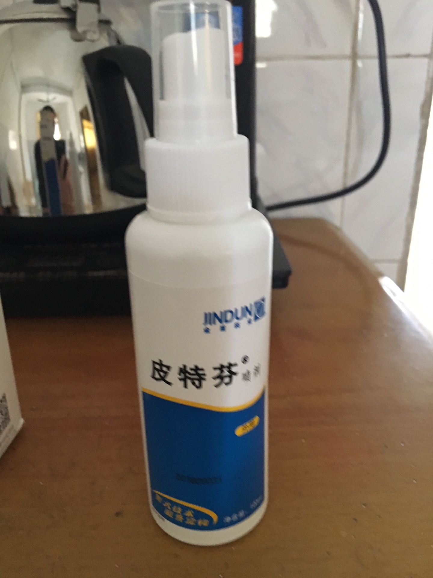 产品很好,而且日期很新的,货世到马上给猫咪喷上了,期待效果