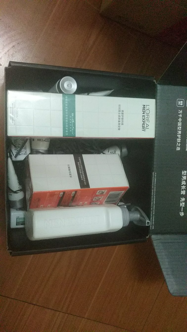 为什么打开看没有面膜呢,七七八八小赠品还挺多可是没什么用,都一样,是因为是随机发的吗,太随机了点吧