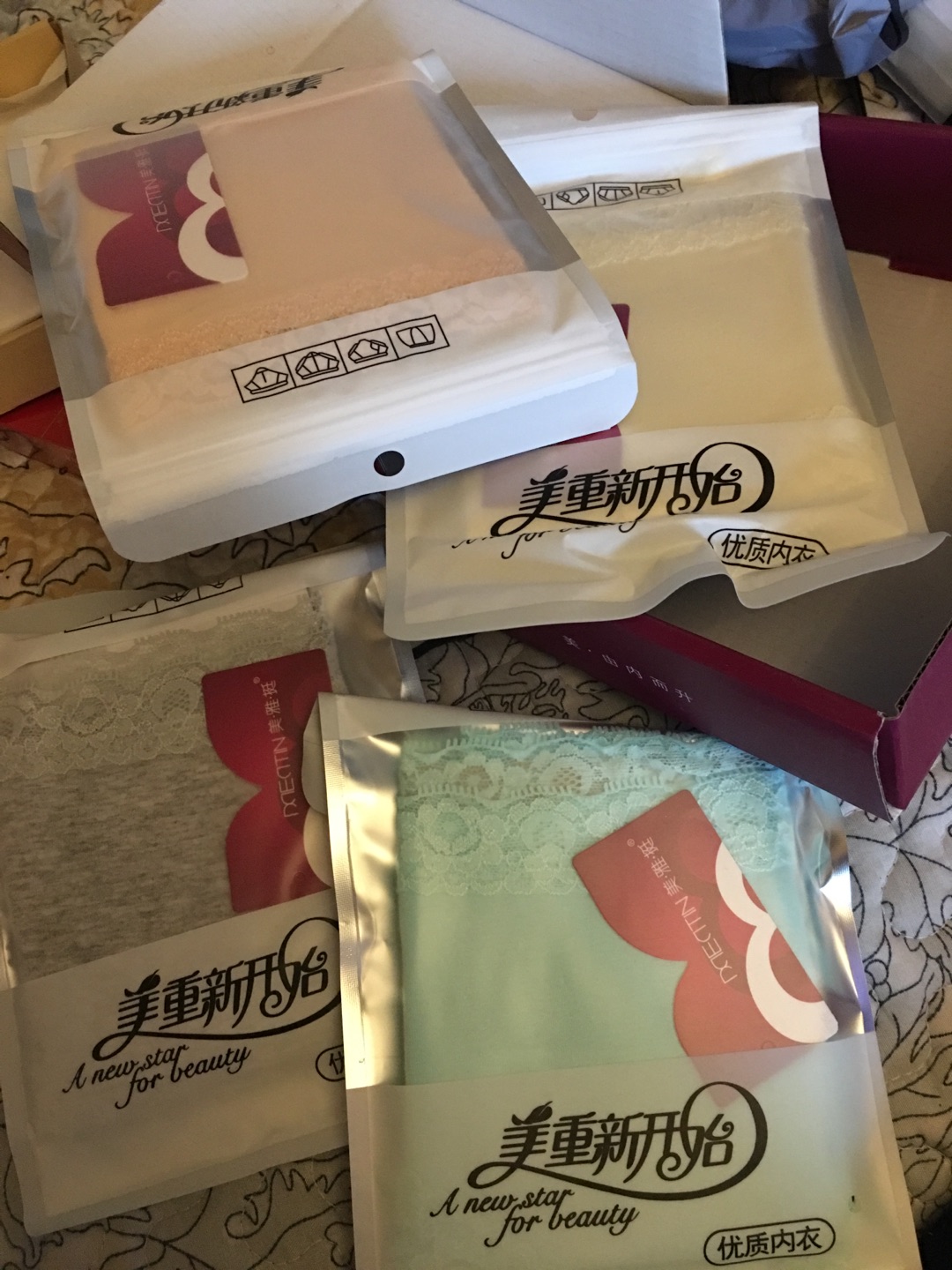 看着还可以,质量和做工也还可以,送货速度有点慢。