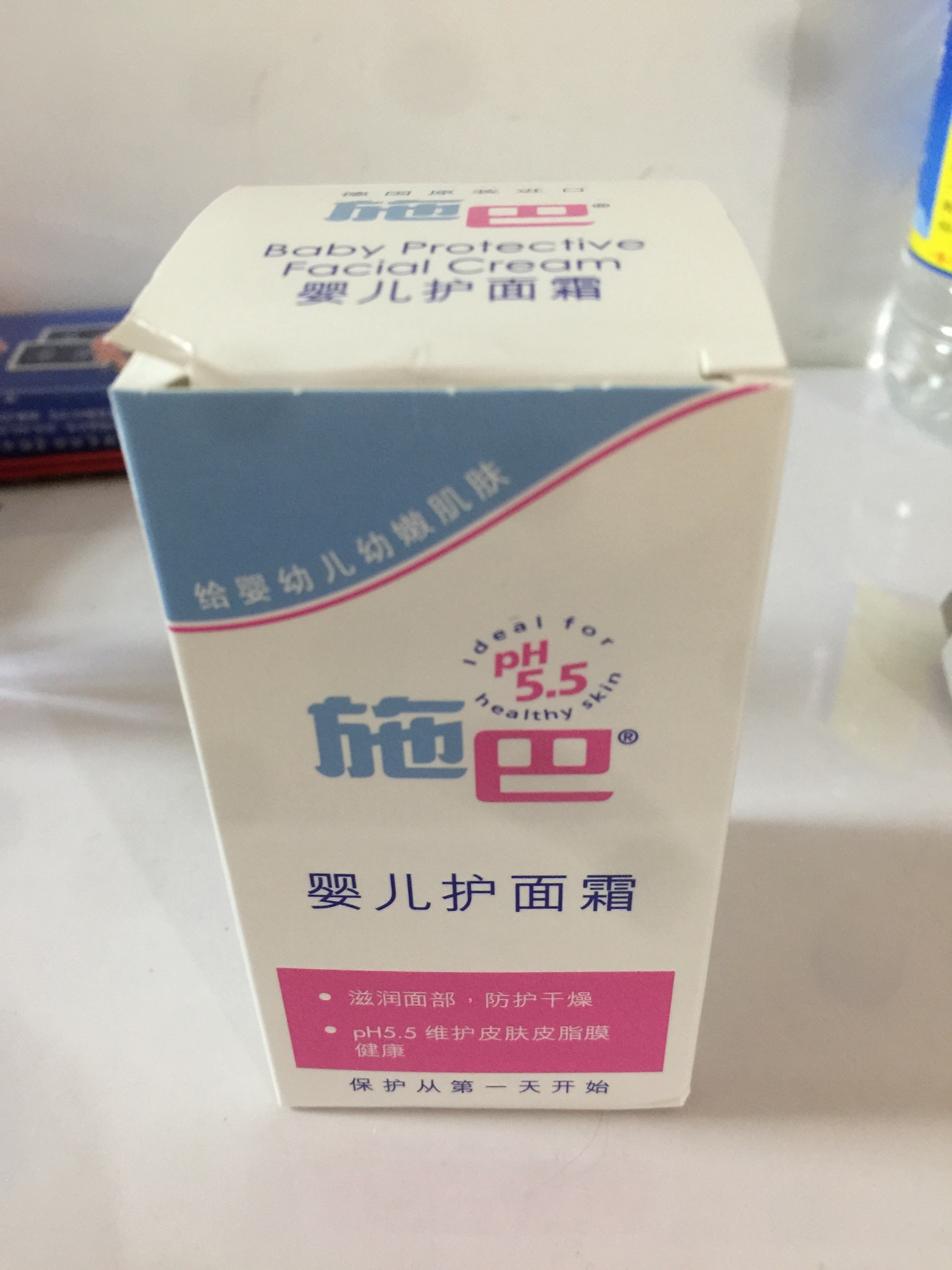 一直用它,秋天干燥擦擦很有效,小贵了点…………