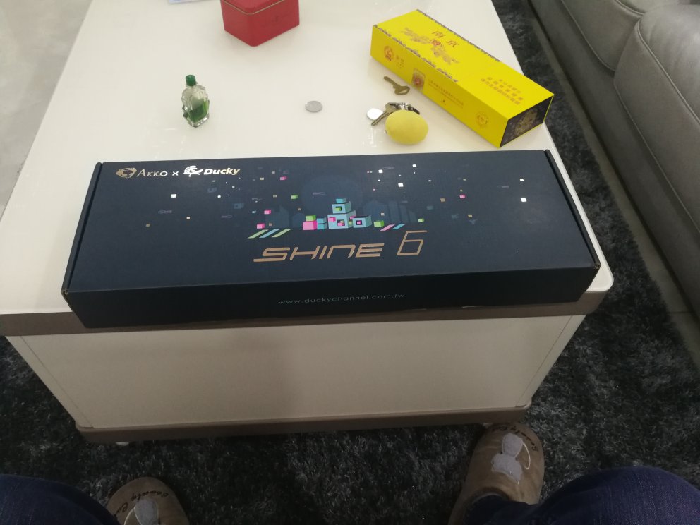 虽说送了好几天……但是键盘很重,白轴确实也挺重 手感还算不错吧 当个习武之人不简单 论颜值的话这把键盘还是很不错的 还是挺满意的