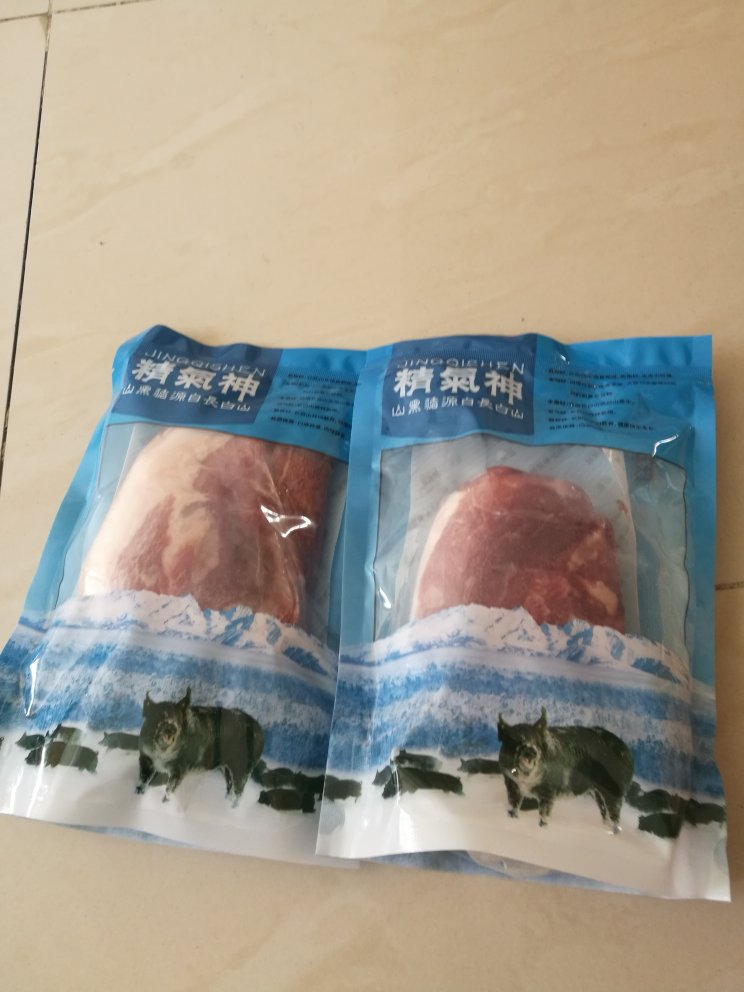 生鲜,这是第一次买,包装很好。送到家还没有化,冻得梆梆的。肉的味道也非常好,下次就在买生鲜了。