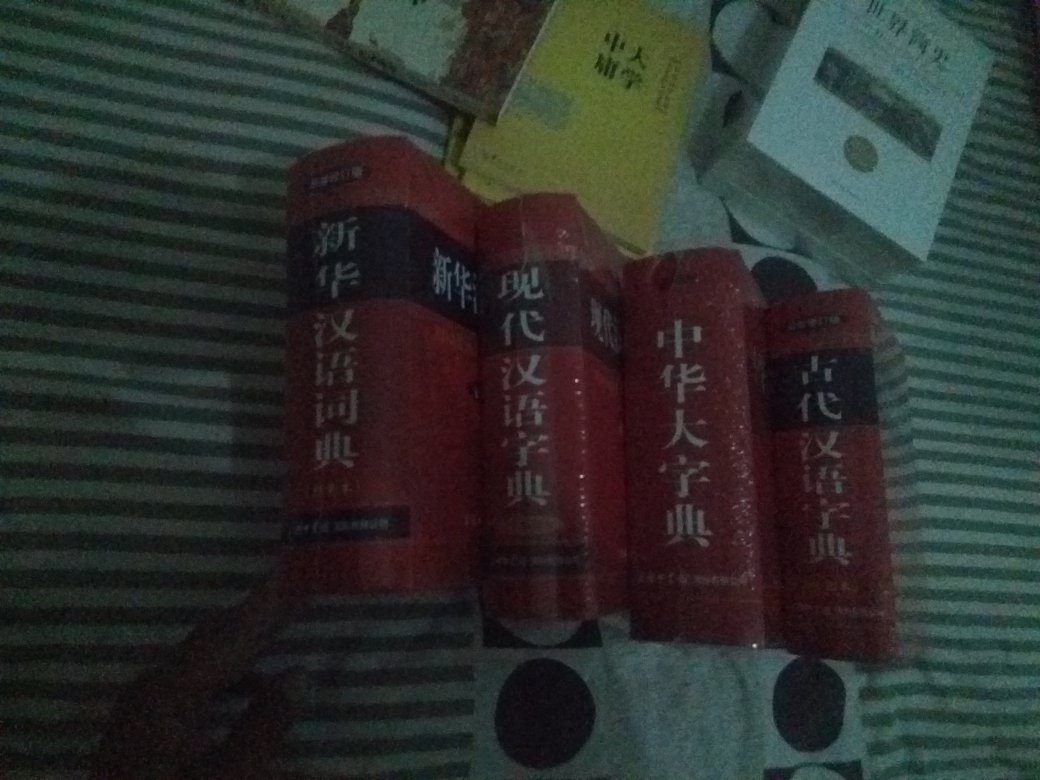 不错,不错,厚厚的好几大本,印刷清晰。图片正品,够优惠。读书节,618双十一都要买一批。买书如山倒,读书如抽丝,看的太慢。