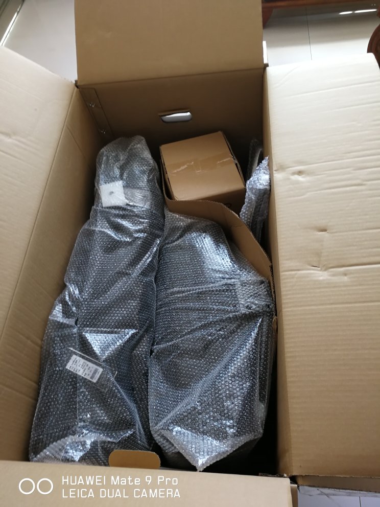 真心佩服物流速度快服务好,至于商品的品质和几百元的差不多,没有什么可比性做工粗糙,质感谈不上,腿托不如几百元的产品,我担心我腿放上去稍微一使劲会断了,毕竟还要一千多呢……大家都说商品好,但我买了不是那么回事啊。