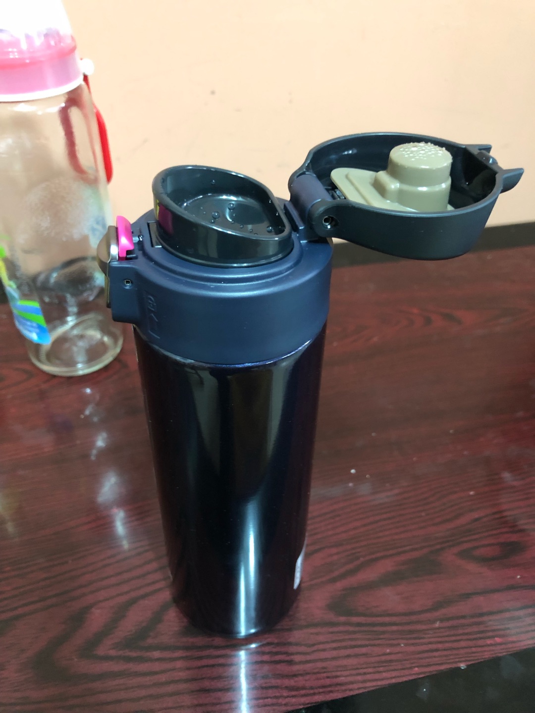 很不错的保温杯,携带方便!