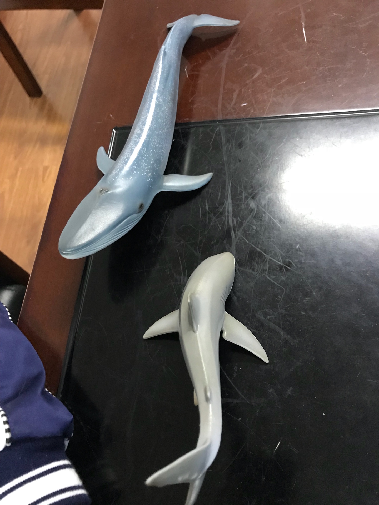 活动时总算*块钱4个思乐,用了京豆是可以的,没用京豆就还是觉得贵,虽然确实做得很#真。白鲨比蓝鲸小好多,蓝鲸确实好看,小斑马真的很迷你,戟龙也很赞。