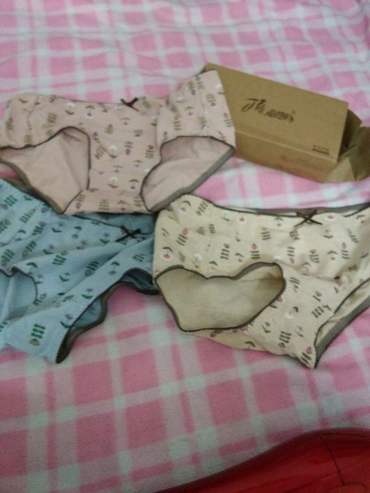 速度快,东西很合身,老婆很喜欢!!!!!