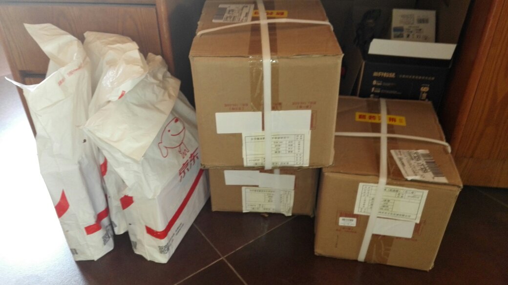 买了好多书,都是正版品质保障,纪念版特精装,装帧精美,塑封完好,印刷品质、质量非常好,服务周到细致,态度诚恳,电子发票方便便捷,物流,够快超棒,品质值得信赖,更值得推荐!