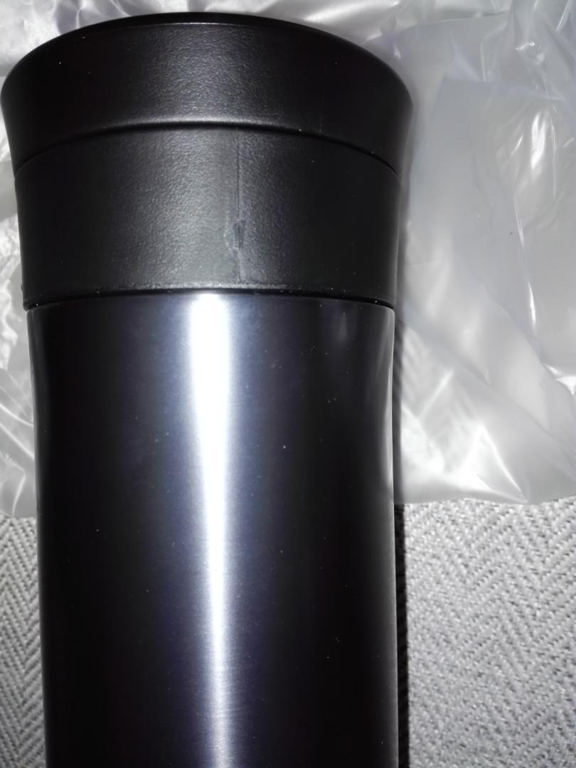的速度的确很快,第二天就收到了。但看到快递那一刻吓坏了,保温杯就用塑料袋装着寄过来了。没有任何运输措施。打开杯子有些小瑕疵,不知道是正品不。因为是送给朋友的,目前还不知道保温效果怎么样。联系客服也一直联系不上。