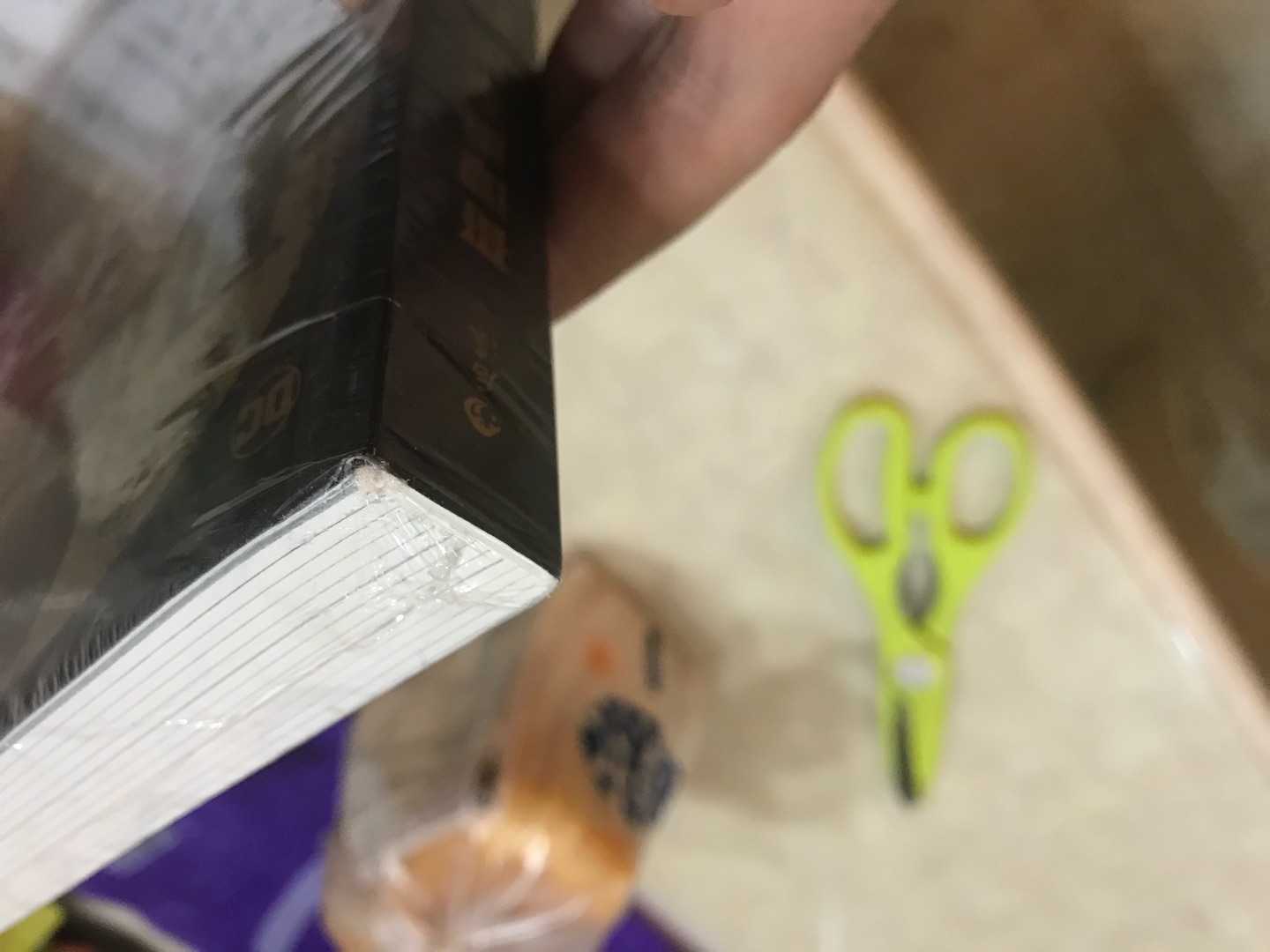 趁双十一活动买的,优惠挺大,不过运输包装不算满意,好几本都有磕磕碰碰的痕迹,不算特别严重,就算了。希望以后活动期间能保持好的物流包装。