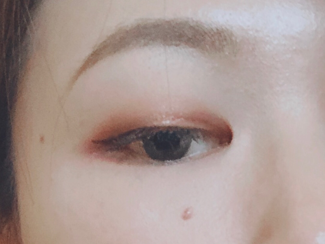 第二次购买了,这个灰色是我用过灰色系美瞳里最明显大桥,素颜不适合,妆太裸hold不住的,会像哈士奇。但配合比较欧美的妆确实很混血。使用感还行,六小时内没啥感觉,八小时以上肯定会有点干涩,日抛来说还是不错的。