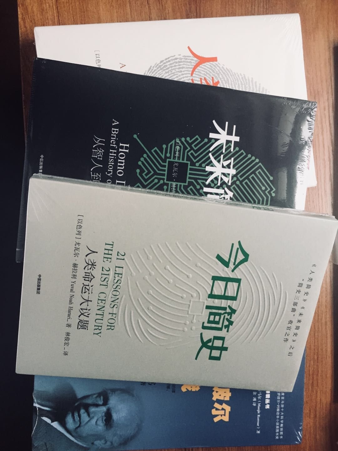 学校党委书记和校长联合推荐的书籍,作为暑期迎新线上互动活动的奖品,在下单购买直接寄送到新生家中(省去了二次寄送环节),鼓励新生培养阅读习惯,学会思考。