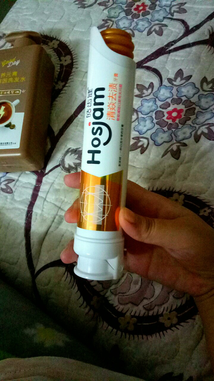 这牙膏,高端大气上档次,哈哈,相信,因为不仅质量有保障,发货速度也很快!