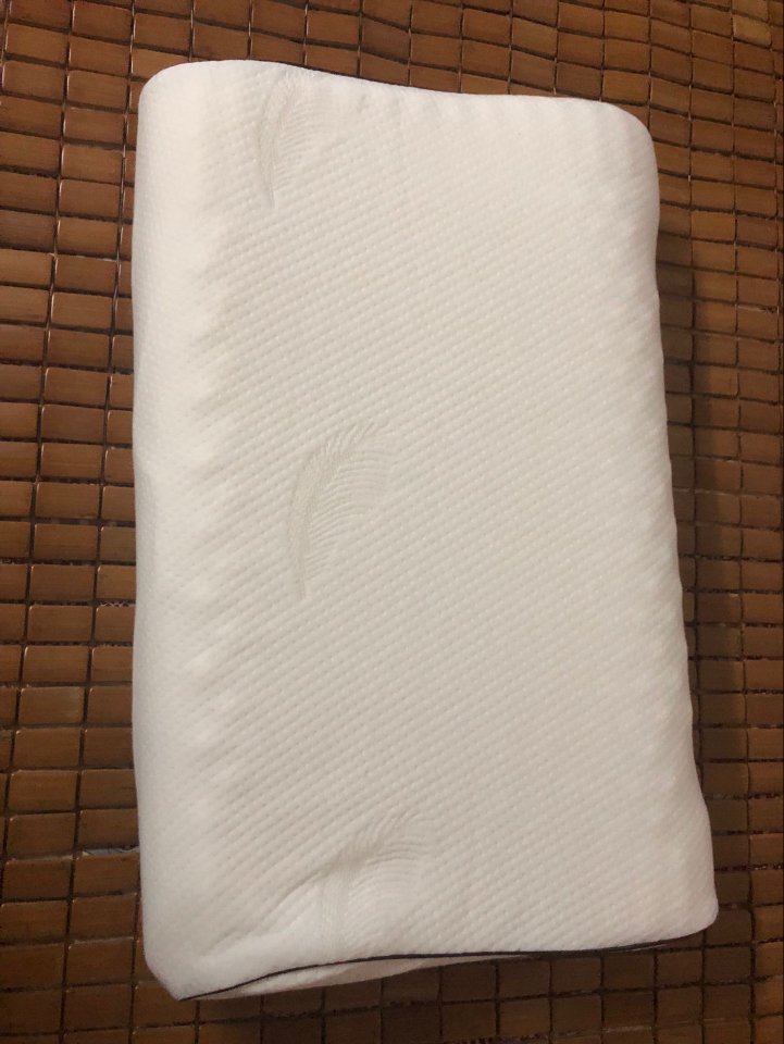 枕头还不错 活动买了挺便宜的