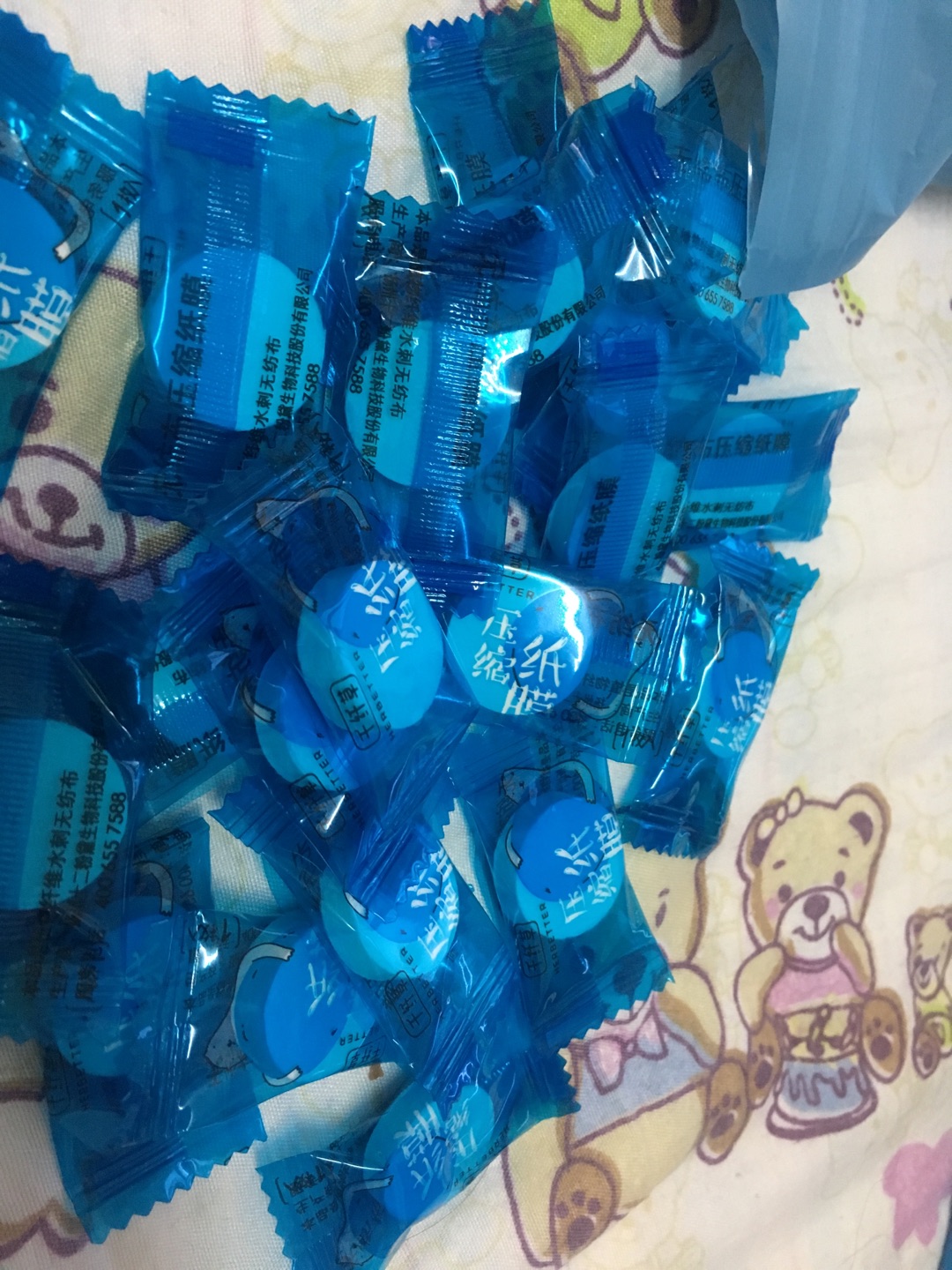 看起来还不错,价格实惠。千纤草压缩面膜,包装很可爱。
