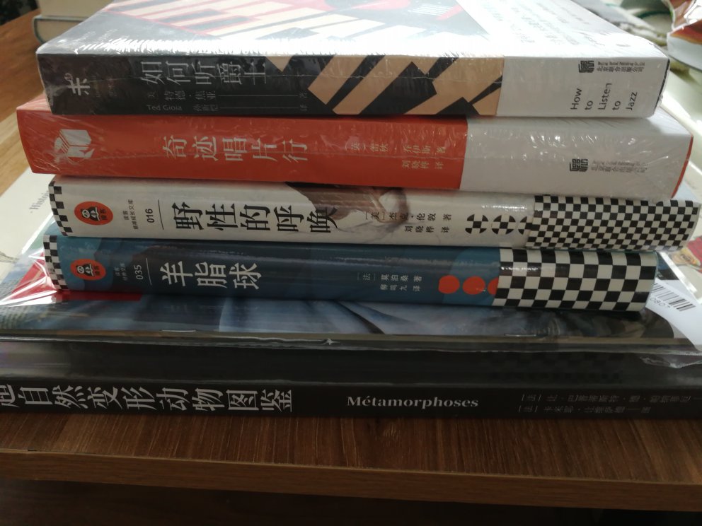 上买过好多回书了,挺划算的~~书籍是正版,运输过程也没有任何碰撞损坏,包装的也挺结实。作为的忠实粉丝,这次也很满意,发货快,态度也很好,一如既往支持!!!