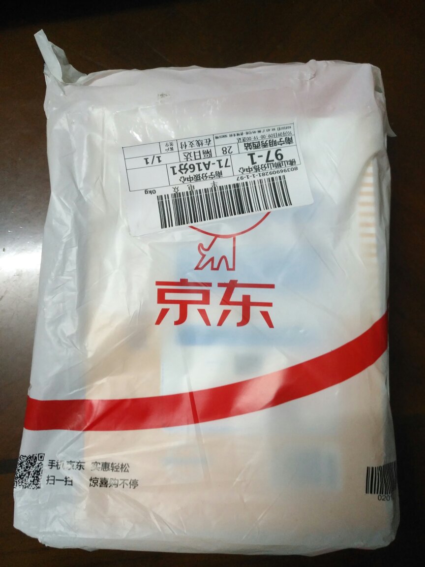 字迹非常清晰,快递第二天就到了,非常的快,书用这种包装太不好了,我买了四本书有两本书已经破损,但不影响看,所以就懒得退了。