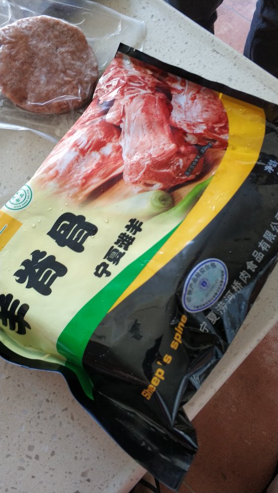 跟白萝卜一起煲汤,骨头很香也不会膻。好吃,