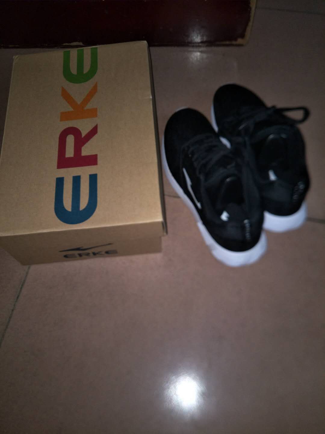 货物收到了,看上去应该是正品。