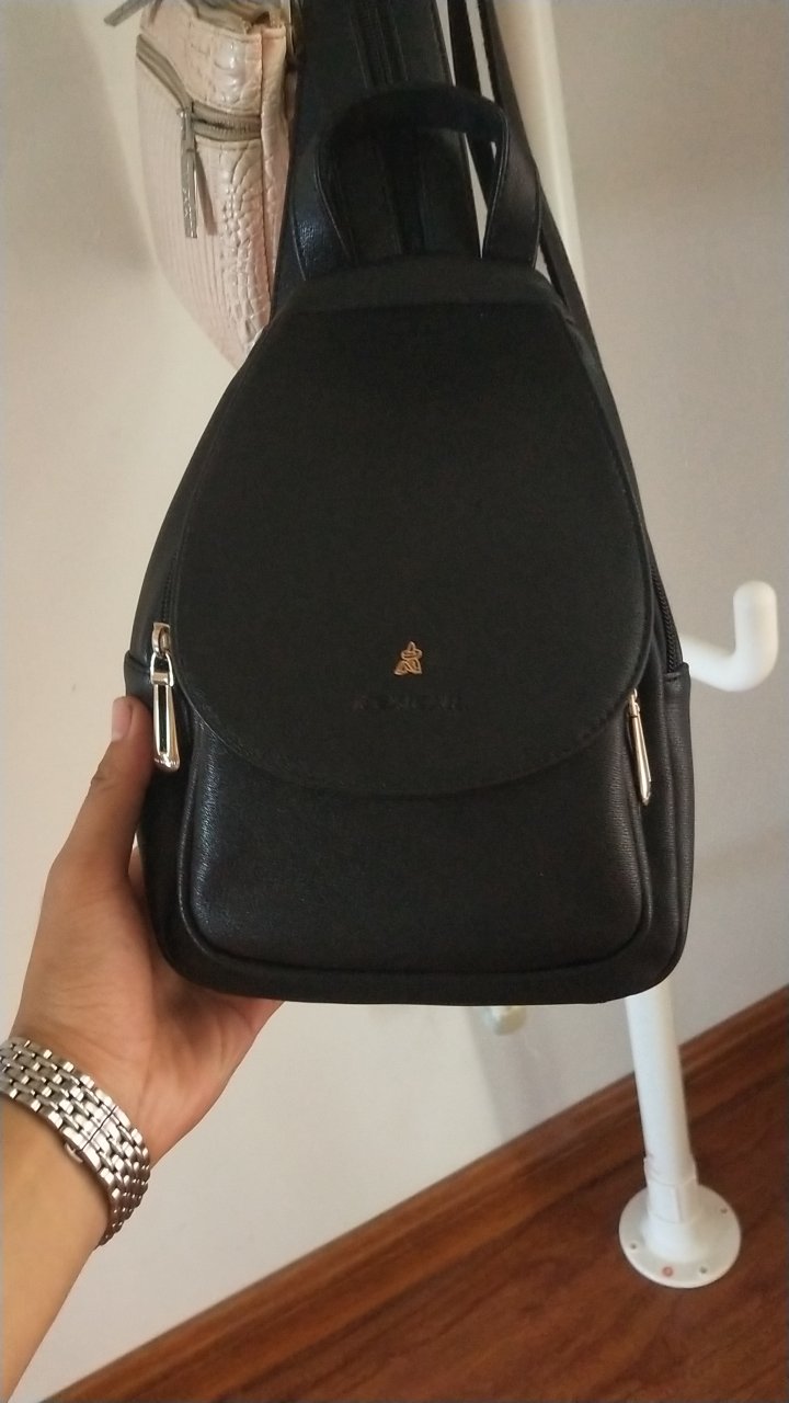 真皮的!小小的包包!还可以!