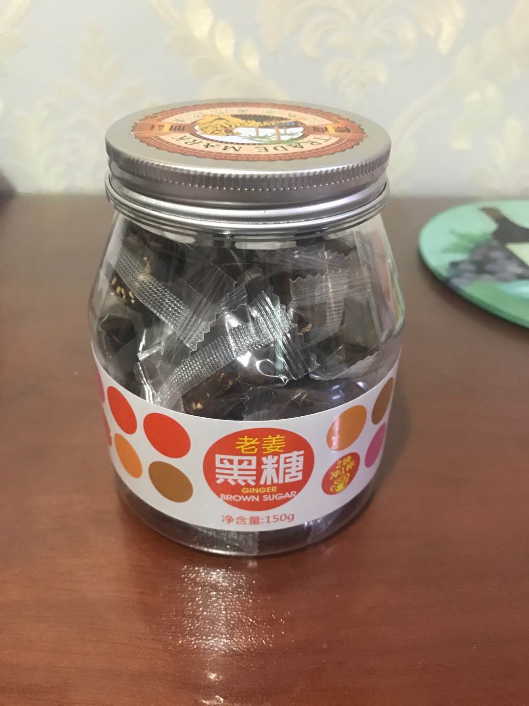 拿回来就泡了一袋,很好喝,我不太喜欢特别甜的所以放了很多水,姜嚼起来还是挺辣的。很好。支持,物流也很赞。