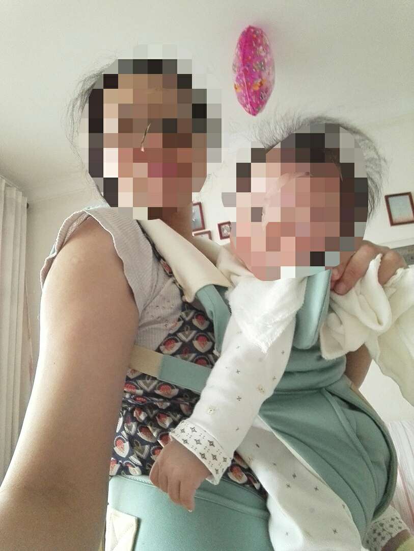 基本还好 就是一个人很难背上小朋友 。后面的锁扣无法扣上