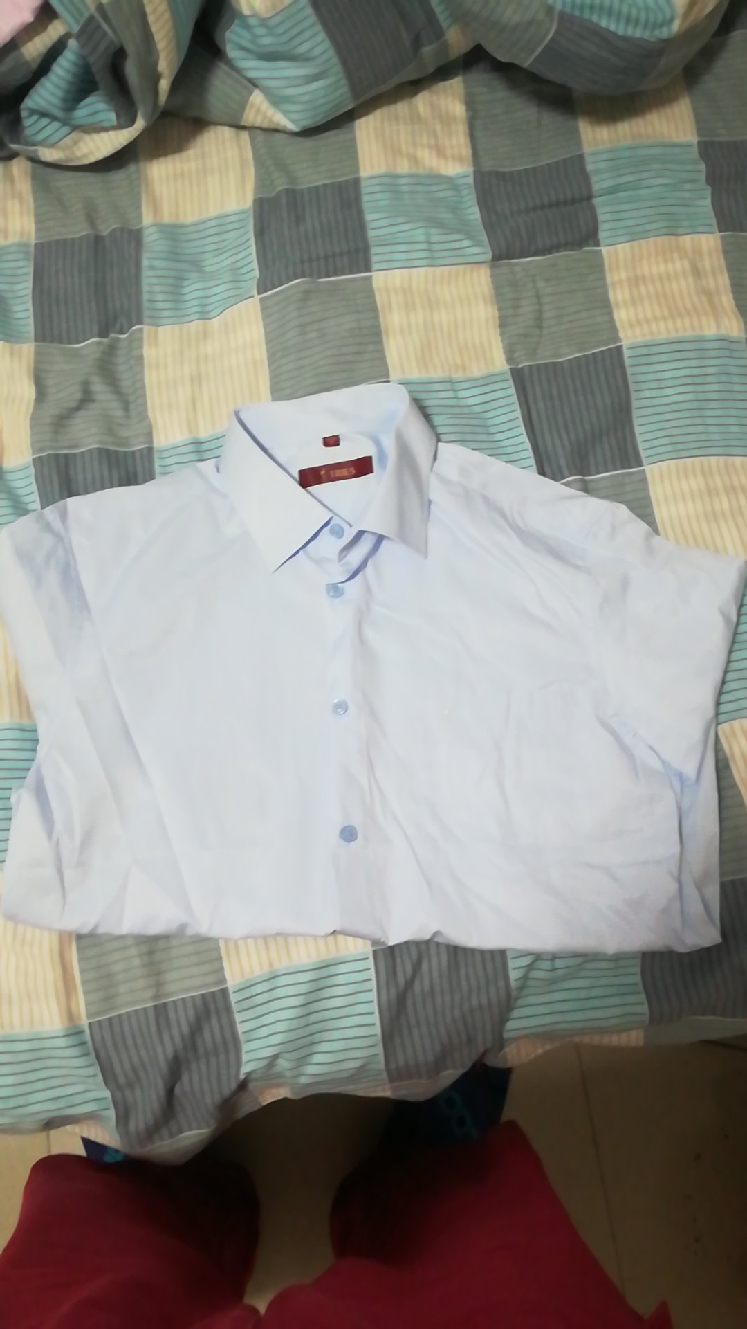 穿着很合身,快递员服务态度好。