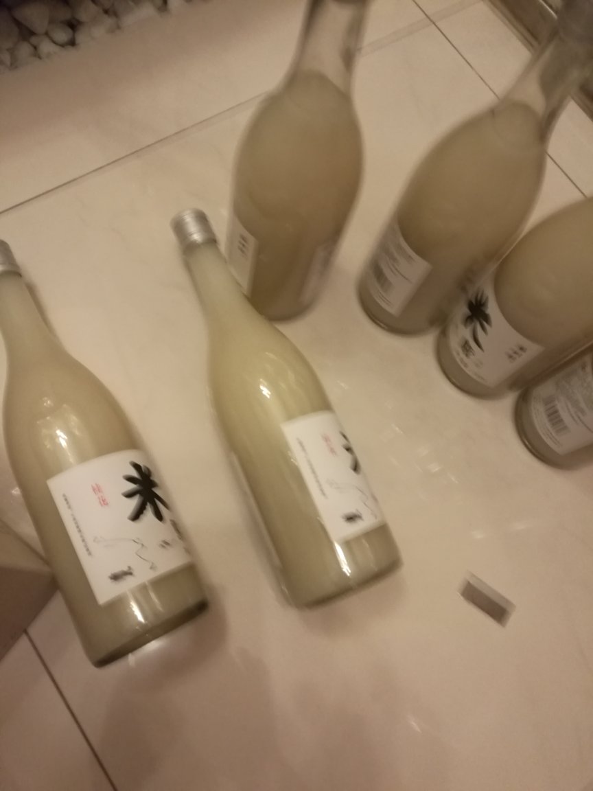 买了一箱又一箱,是真心喜欢这口感!如果是纯糯米做的没有添加什么别的乱七八糟的东西还真是个好东东!当饮料喝也可以!