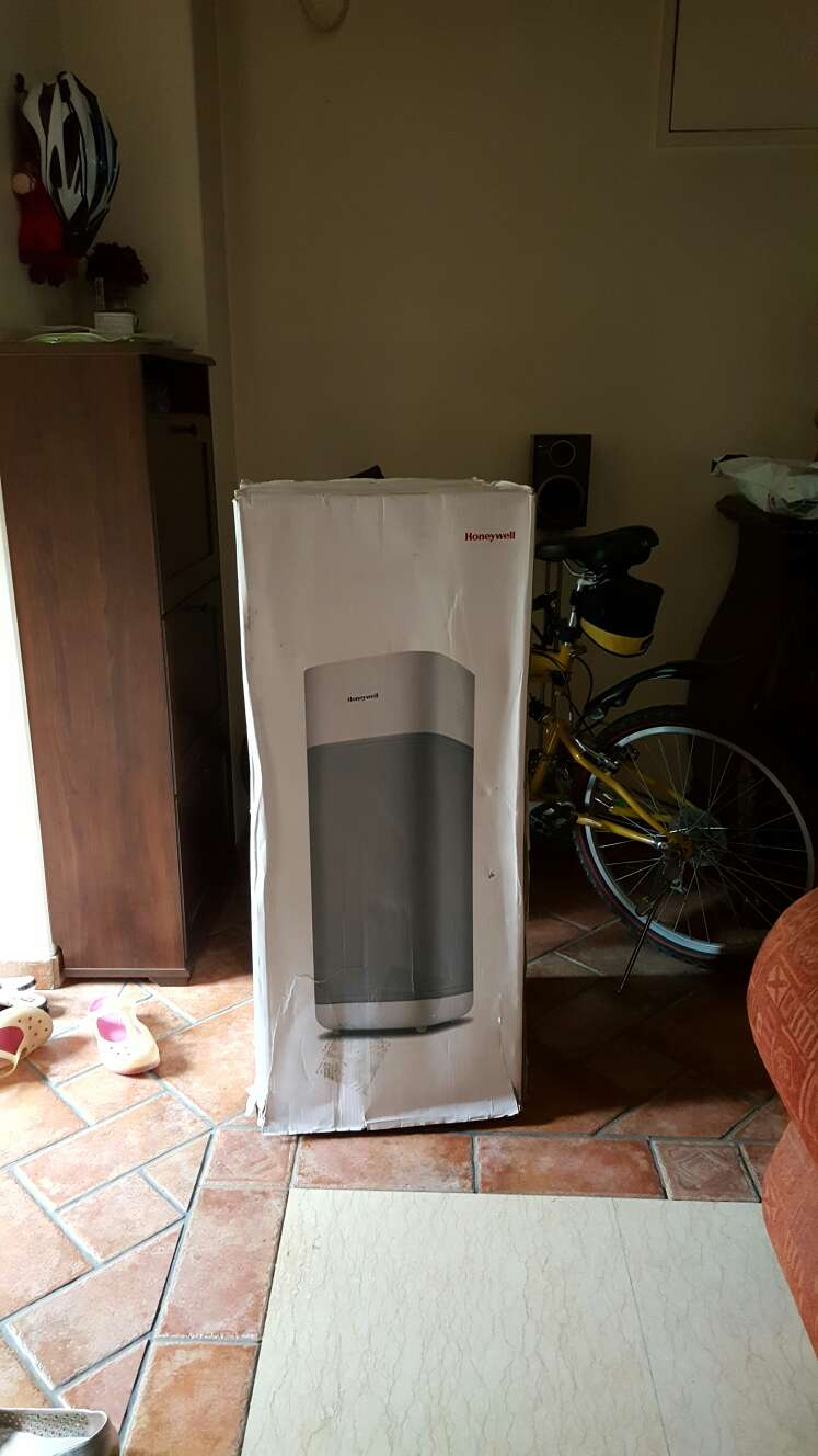 刚刚收到产品,按照说明书的步骤处理妥当后开机,效果不错,我太太是慢性过敏性鼻炎,开机后30分钟鼻子通气了,很不错的,就有一点不是太爽就是包装有点破。