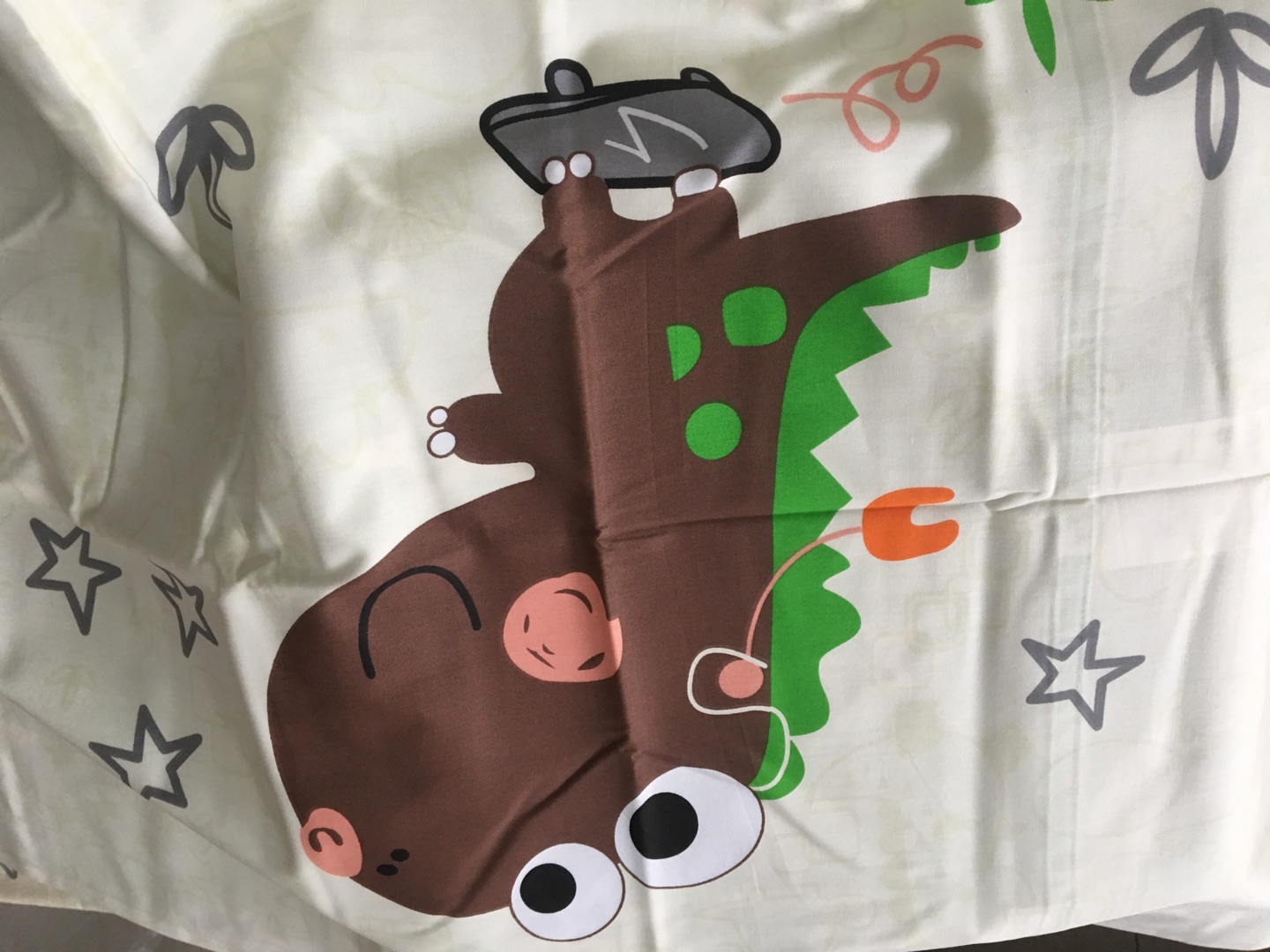 很好,孩子很喜欢这个图片的被套,之前就在这店买了几套多啦A梦的,自营的发货快,质量好