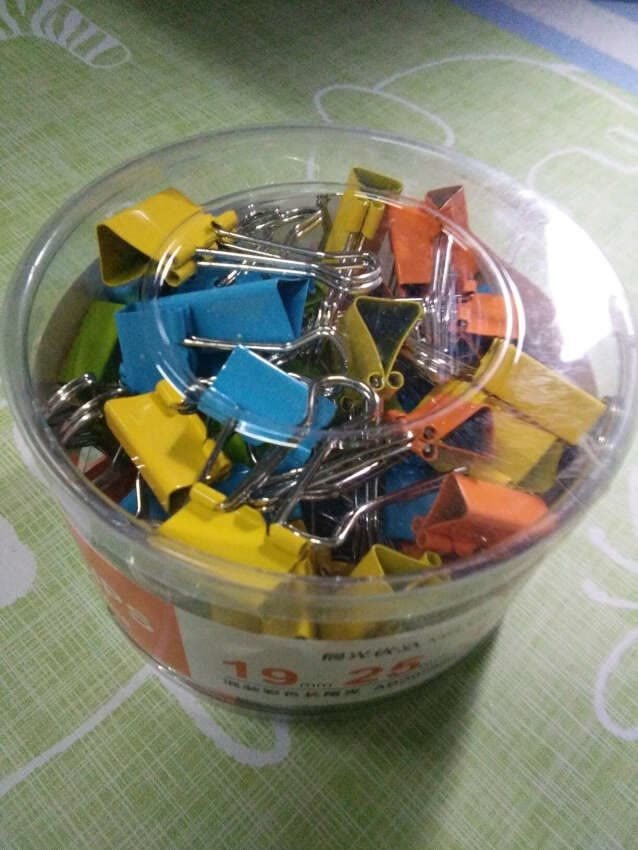 颜色真漂亮,价格也很实惠,赶上活动买了两盒,各种规格的都有,很实用,非常喜欢