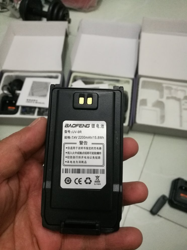 黑色沉稳大气。每台均有杯标配充电器。买的是全防水的。