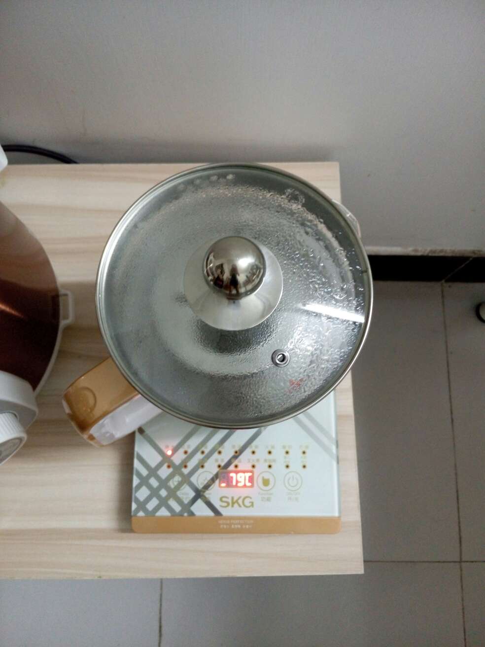 功能真多……长得有点丑,不过活动里只有这款是有配滤网的,这个很重要。试用了下,声音不大,还可以
