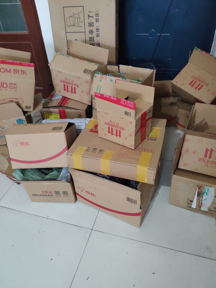 双十一买书都买疯了,就不一一拍照评价了。这书品相完好,装帧精美,印刷清晰,我很是喜欢。在上面买书,一箱一箱地买,先屯起来,然后再慢慢看,真的像有的人说的那样,买书如山倒,看书如抽丝。还是要贵在坚持。