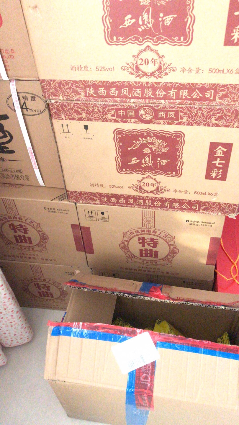 瓶子很漂亮,感觉酒质一般。