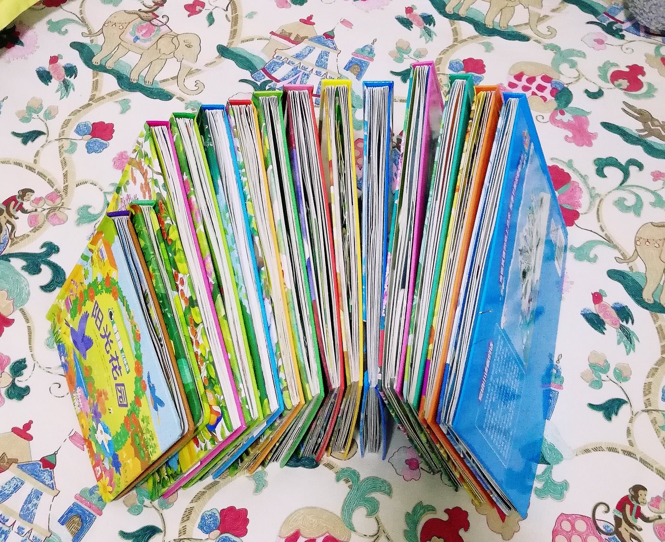的书又好又便宜送的又快,买书买的特别开心,给两岁孩子囤了五百多本书了,虽然还没有全部看完,但是看着这些精美温馨的故事就特别开心~
