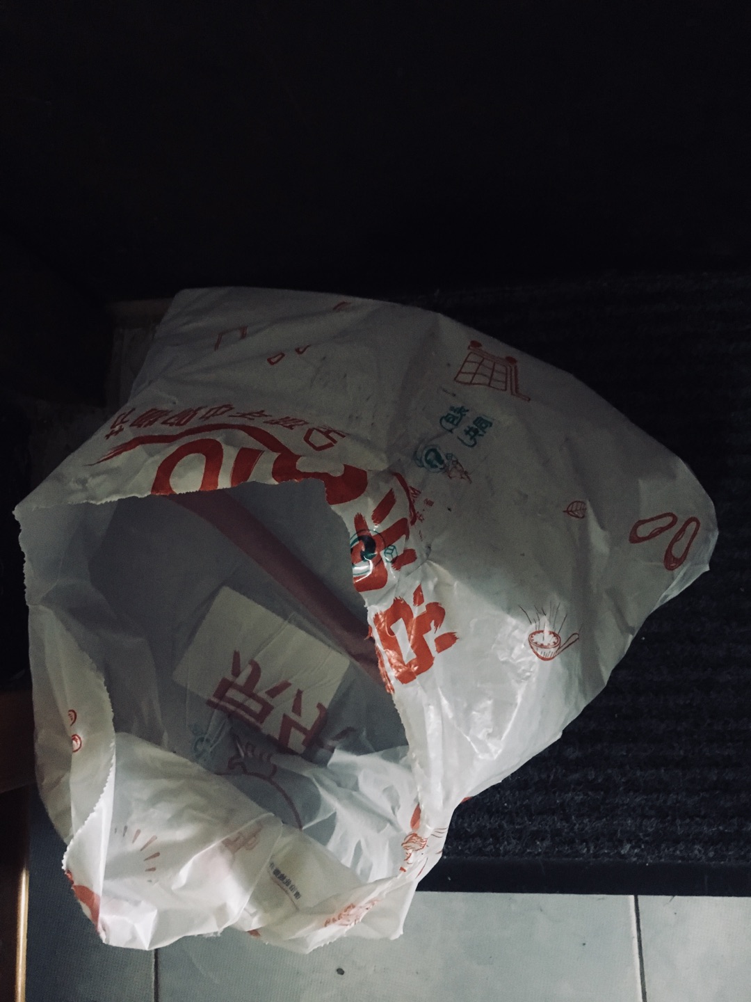 第一次买良品铺子,买过来伊份,三只松鼠等,这次最差,送来就拿个破袋子装,我吃过最难吃的臭豆腐