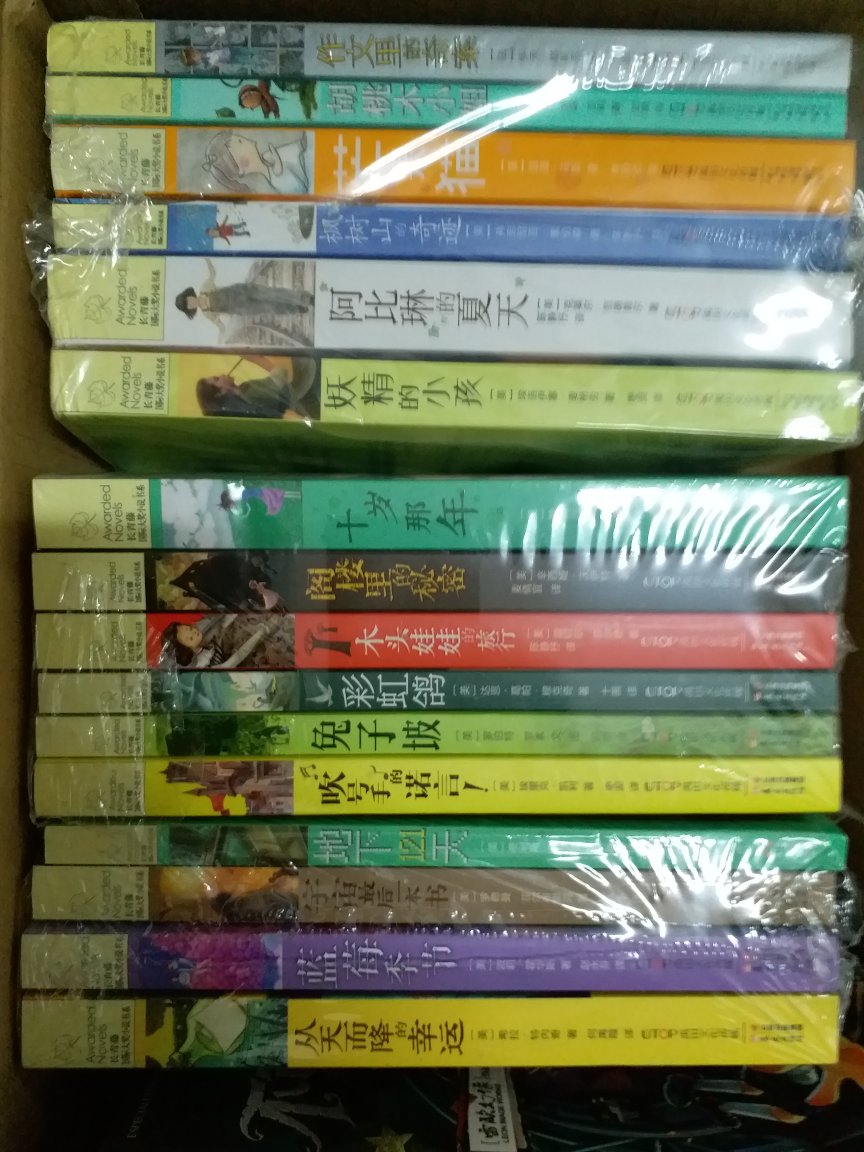 搞活动买的书,感觉价格还是挺划算的。可是双十一过了,价格也调下。。。书的质量还不错,故事内容也精彩!送货速度也一如既往地快。